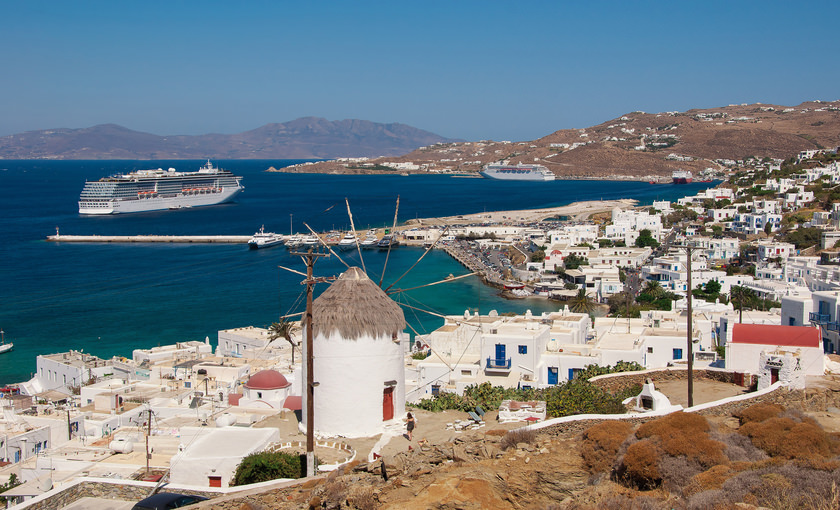 De zee en stad Mykonos
