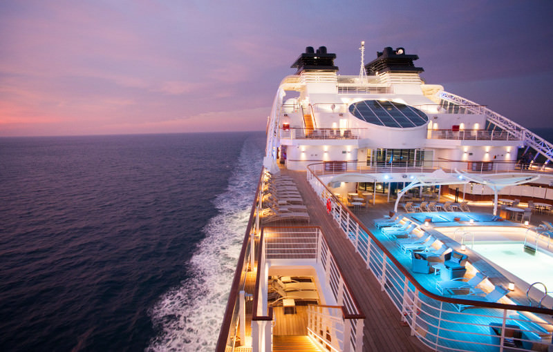 Deluxe Seabourn pooldeck