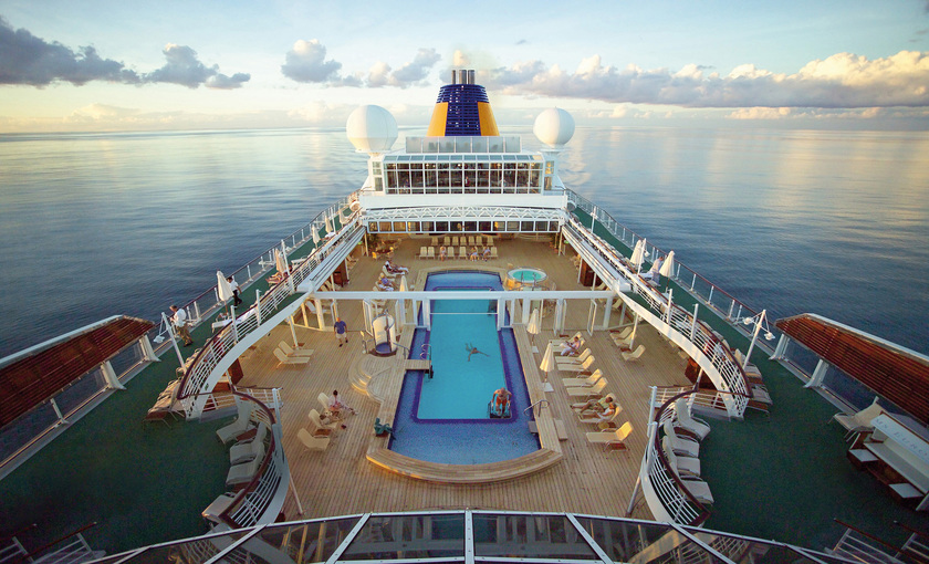 Pooldeck aan boord van MS Europa