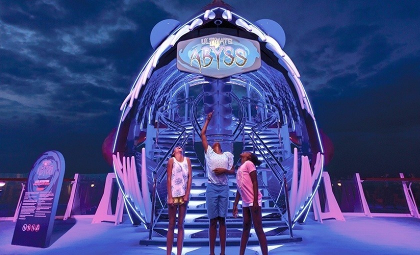 Een glijbaan op de Symphony of the Seas