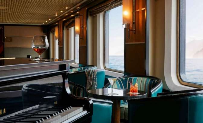 Pianobar op de Silver Cloud Expedition